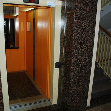 Kasztanowa Apartament Varsó Kültér fotó