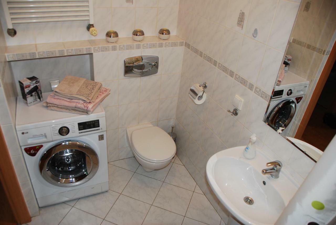 Kasztanowa Apartament Varsó Kültér fotó