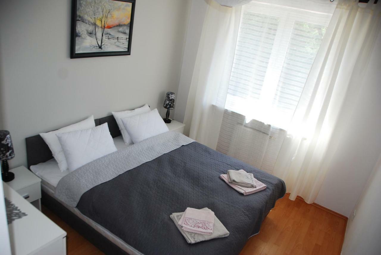 Kasztanowa Apartament Varsó Kültér fotó