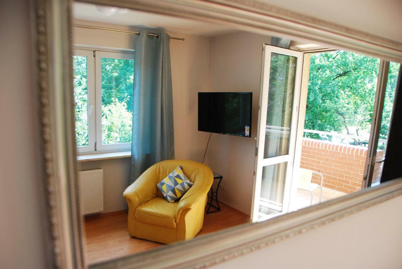 Kasztanowa Apartament Varsó Kültér fotó