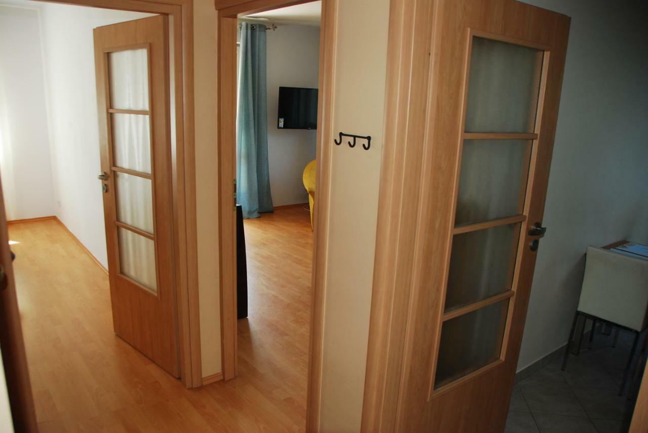 Kasztanowa Apartament Varsó Kültér fotó