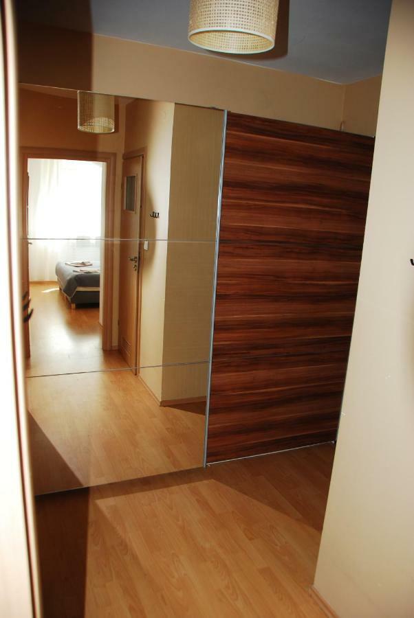 Kasztanowa Apartament Varsó Kültér fotó