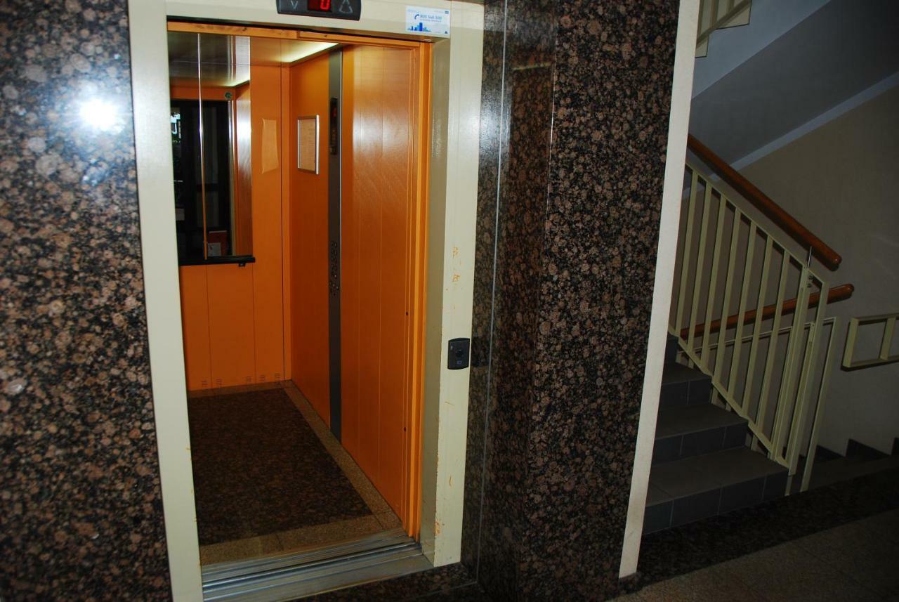 Kasztanowa Apartament Varsó Kültér fotó